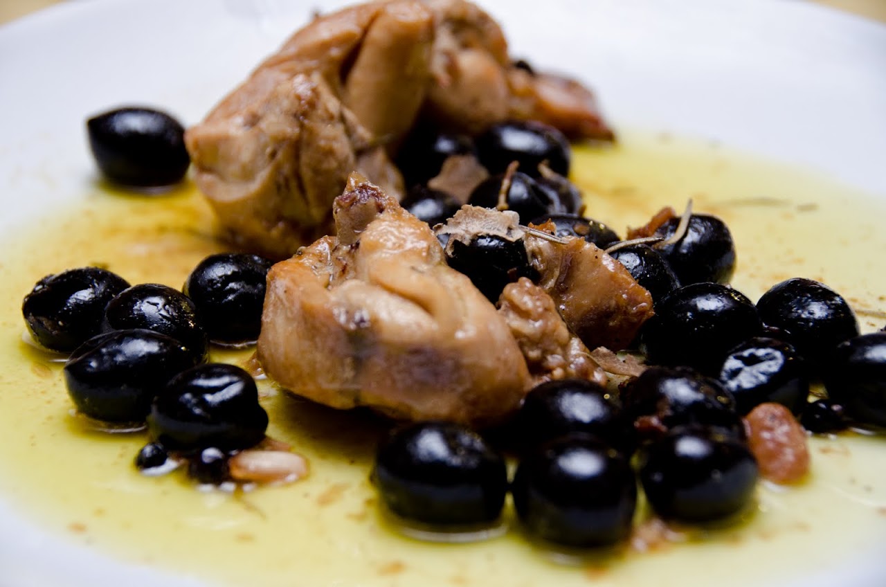 Chicken with olives and truffle