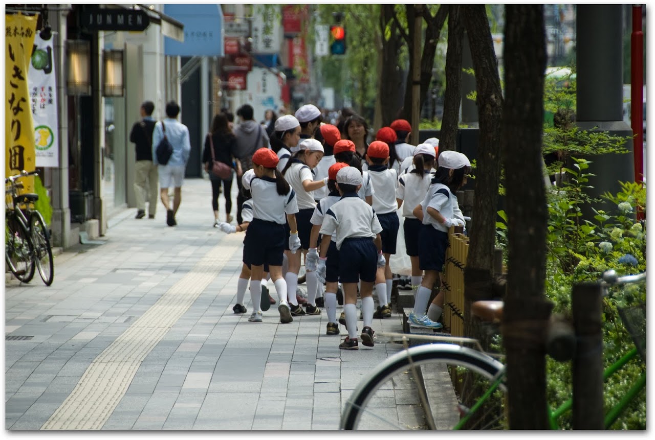 Kids picking up trash in Tokyo
