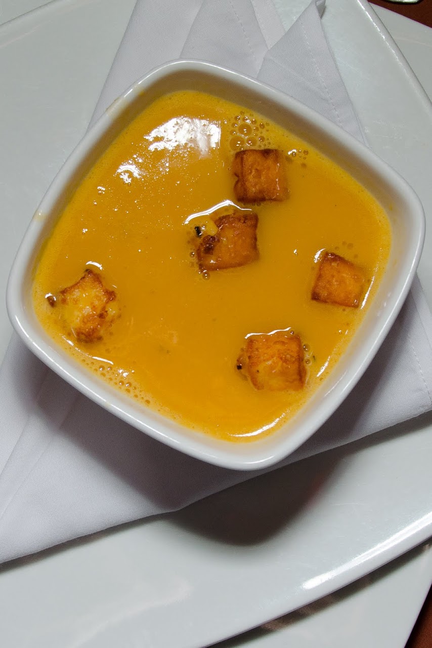Pejibaye soup with queso bunuelo