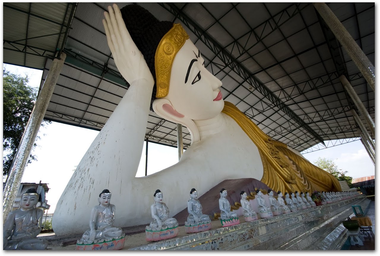 Reclining Buddha at Mae Sot