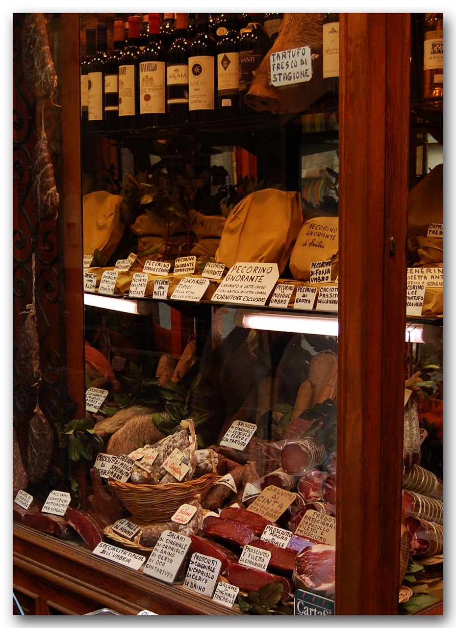Wine and cheese shop in Cortona