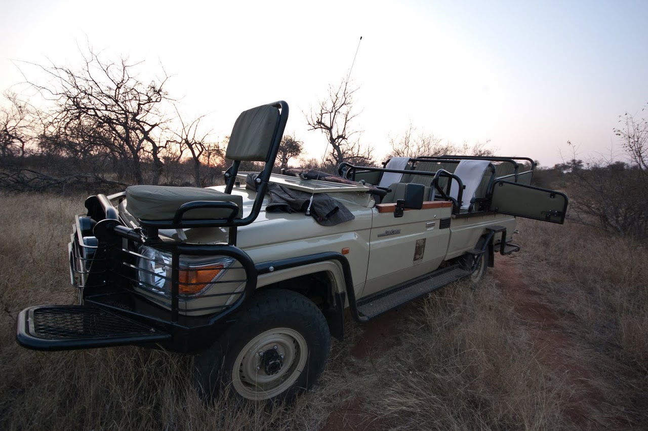 Game viewing vehicle at Naledi