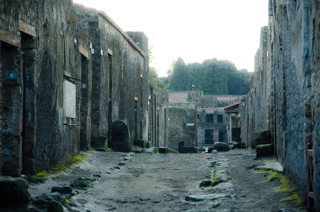 Pompeii walls