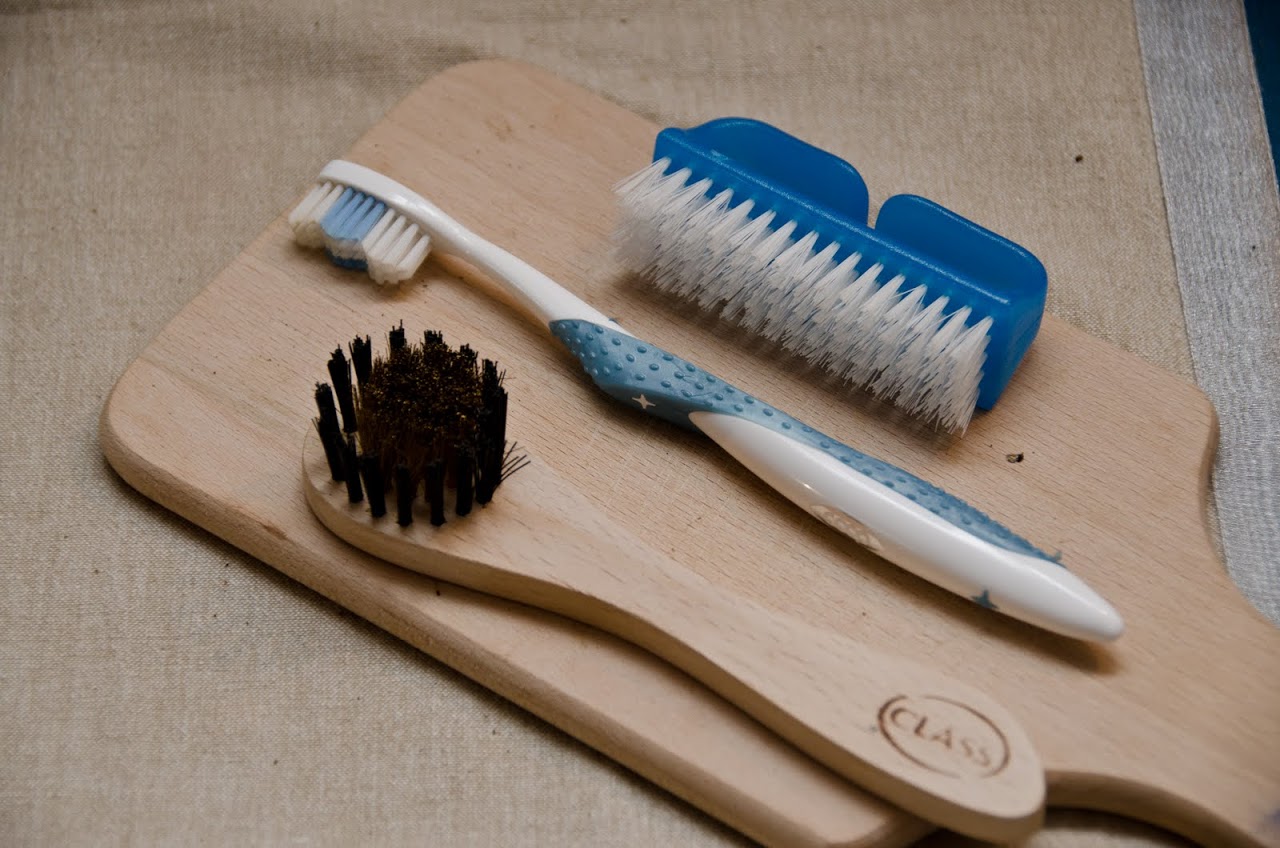 Truffle cleaning tools