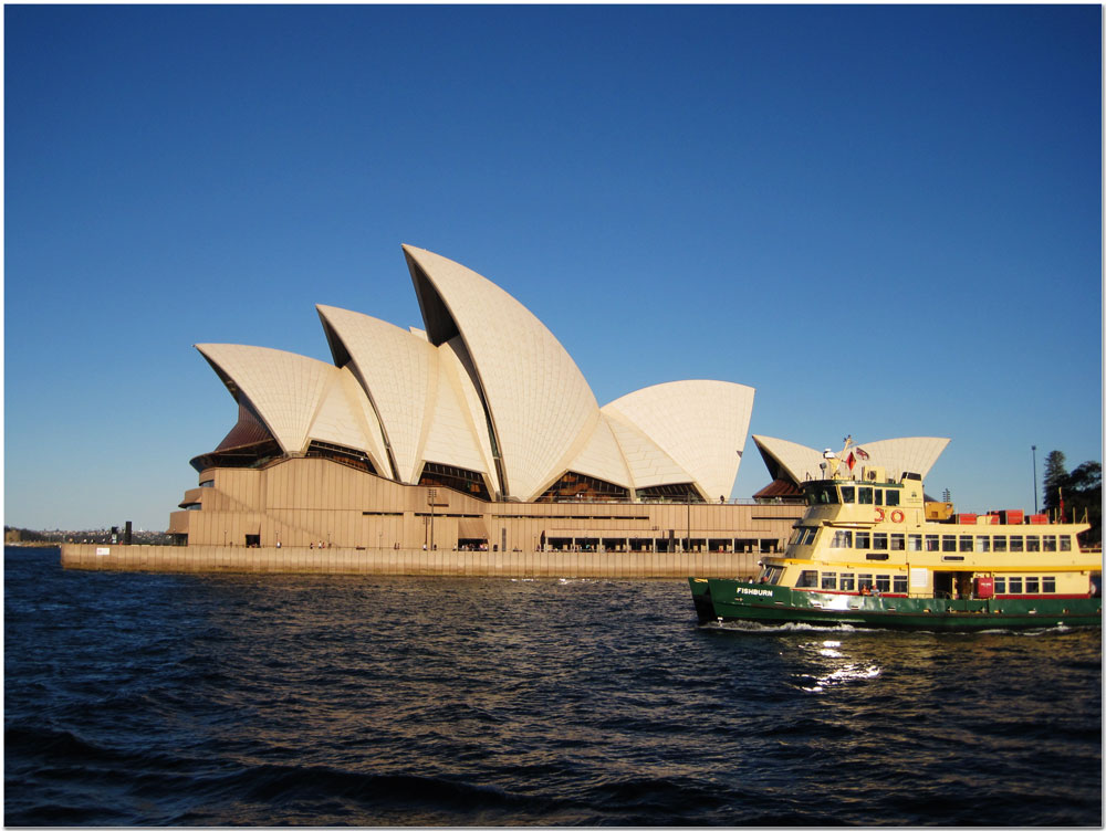 Sydney opera house by boat